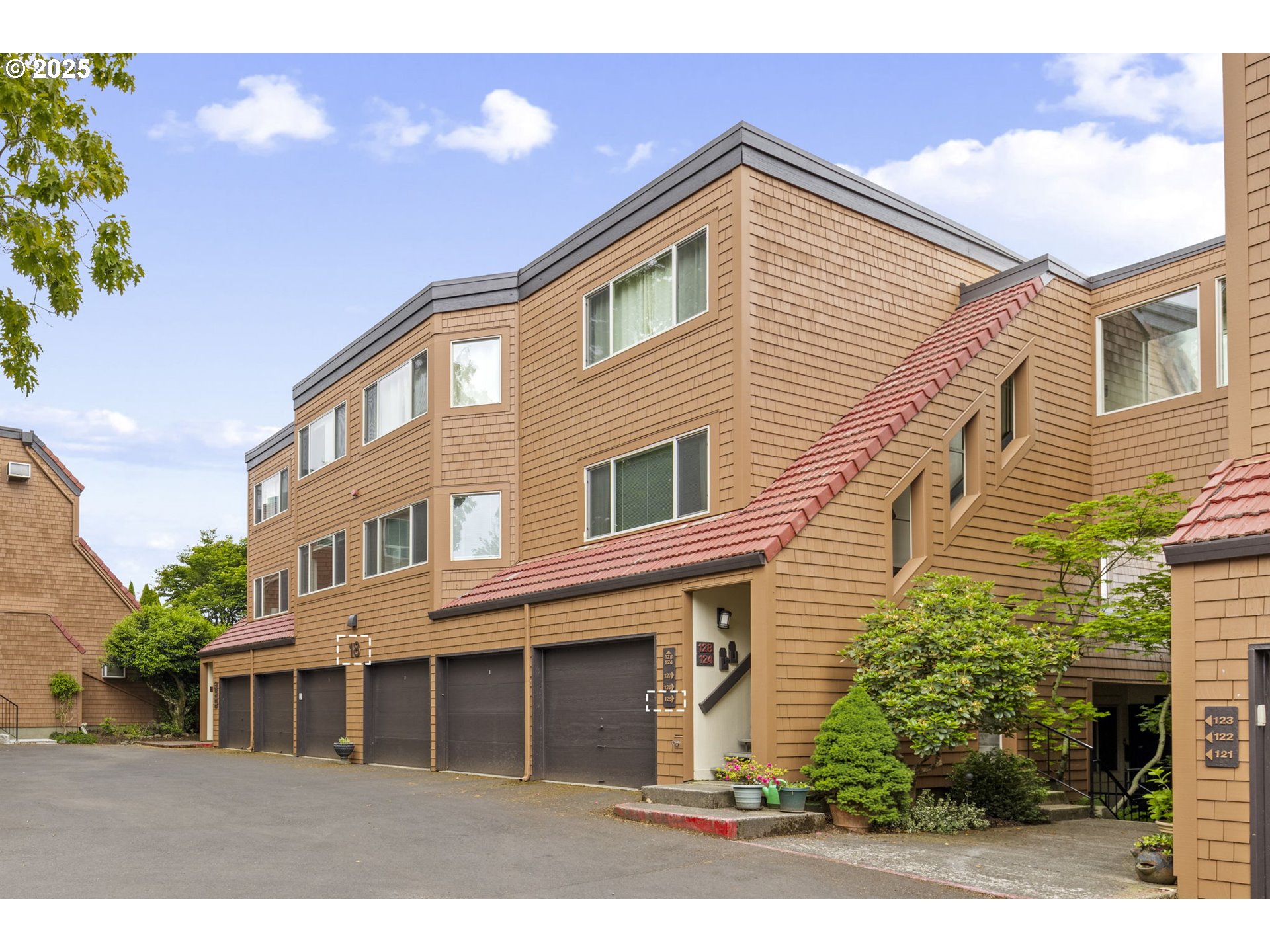 Ground level condo in desirable Oswego Summit! Featuring a spacious layout with bamboo and tile flooring, and energy-efficient dual-pane vinyl windows.The updated kitchen opens into the living and dining area leading out the sliding doors to a private, fenced patio with extra storage.Located in a quiet neighborhood surrounded by nature trails, with access to all Mountain Park amenities and conveniently located near shopping, dining, and easy freeway access.The HOA includes water, sewer, garbage, and access to two pools, a hot tub, sauna, exercise room, and clubhouse. Pet-friendly community—dogs, cats, birds, and fish are allowed (pets not permitted on decks or patios). Enjoy beautifully maintained green spaces and walking paths throughout.