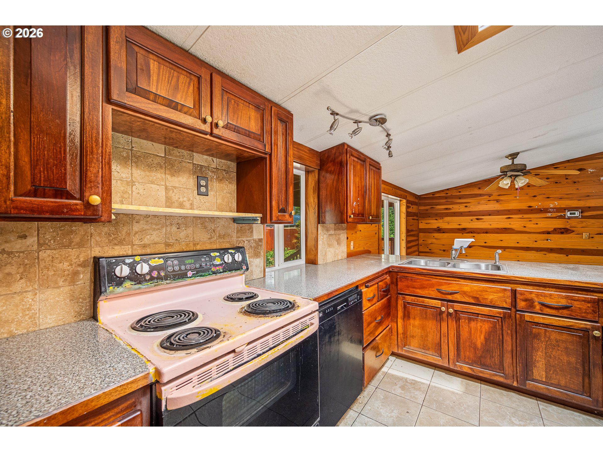Property photo 10 of 37