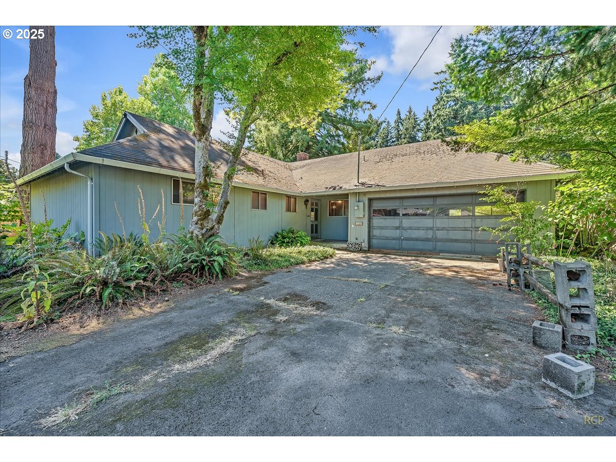 Unlock the potential in Milwaukie! With solid bones and vintage character, this home is bursting with opportunity, giving the buyer the chance to create their dream home. Spacious layout, comfortable living areas and a convenient location. Do not miss out on this fantastic chance to make it your own.
