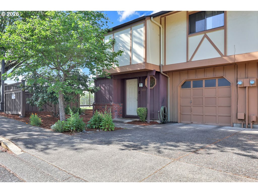 2727 GATEWAY ST, Springfield, OR, 97477