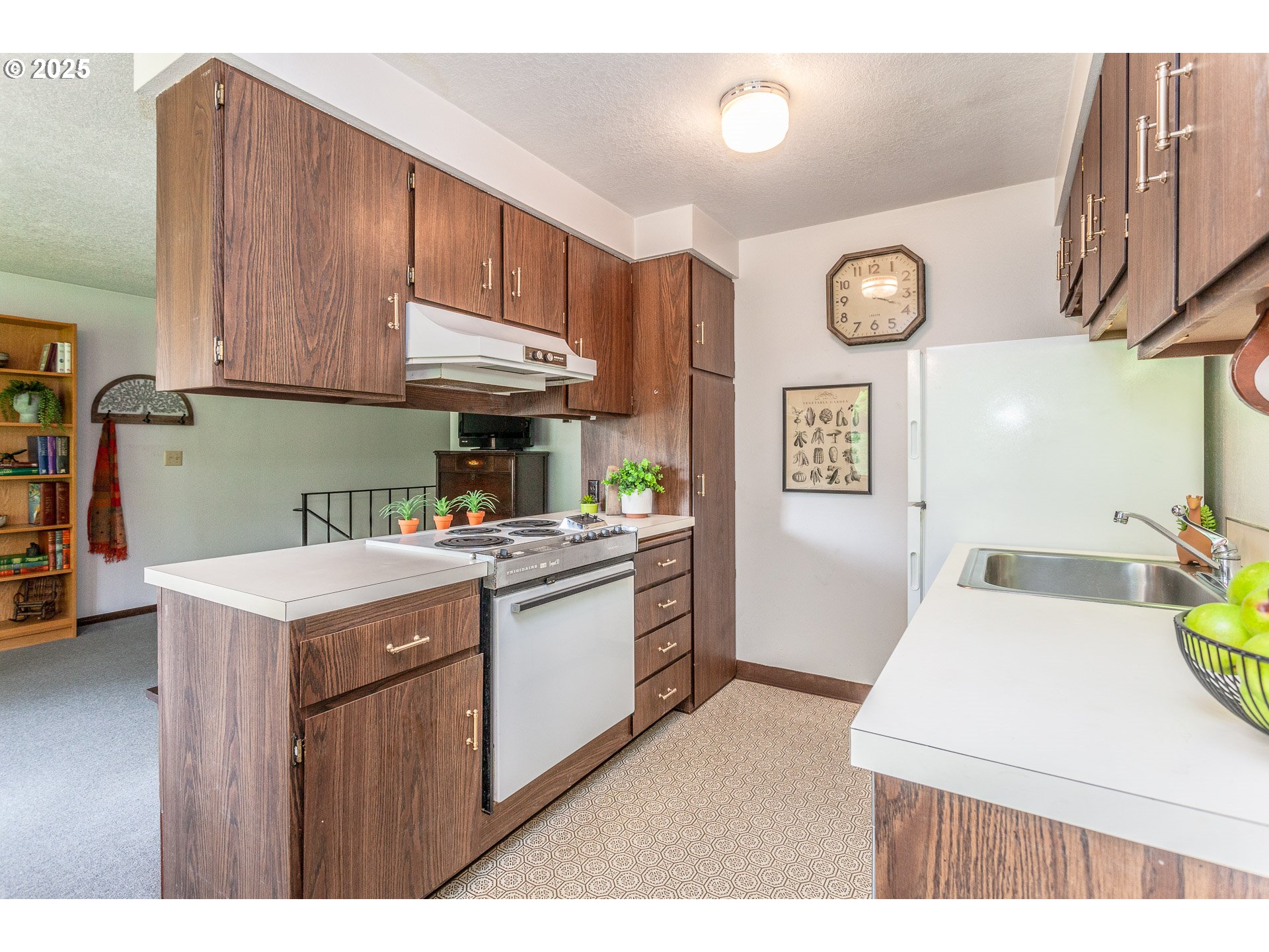 Photo #3: 788059549 Listing 
