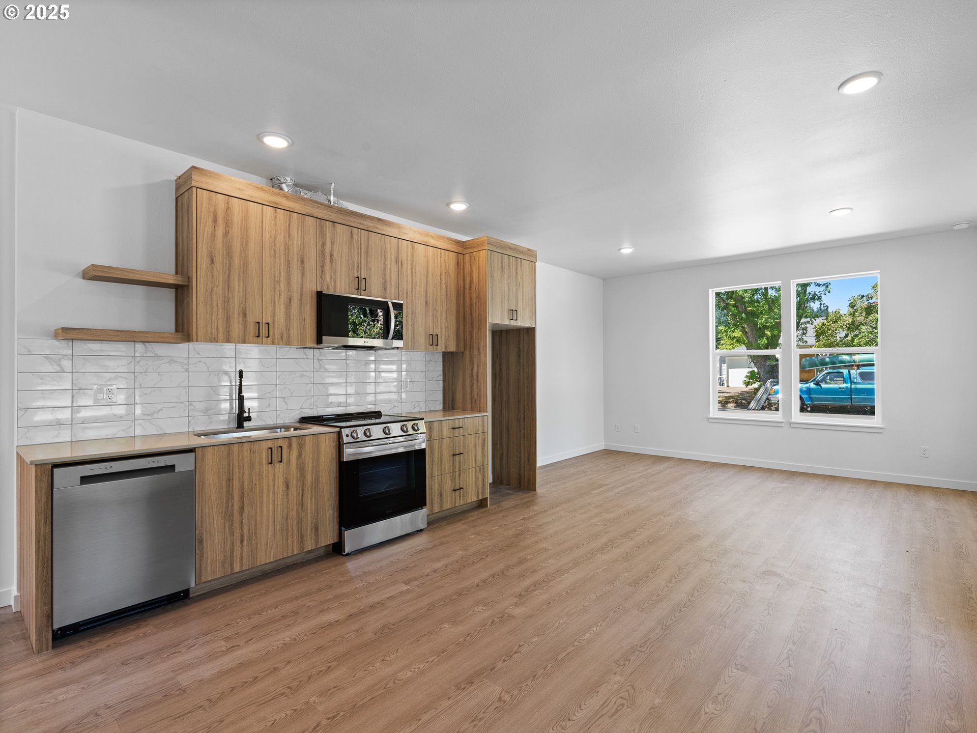 2425 NE Alberta ST, Portland, OR, 97211