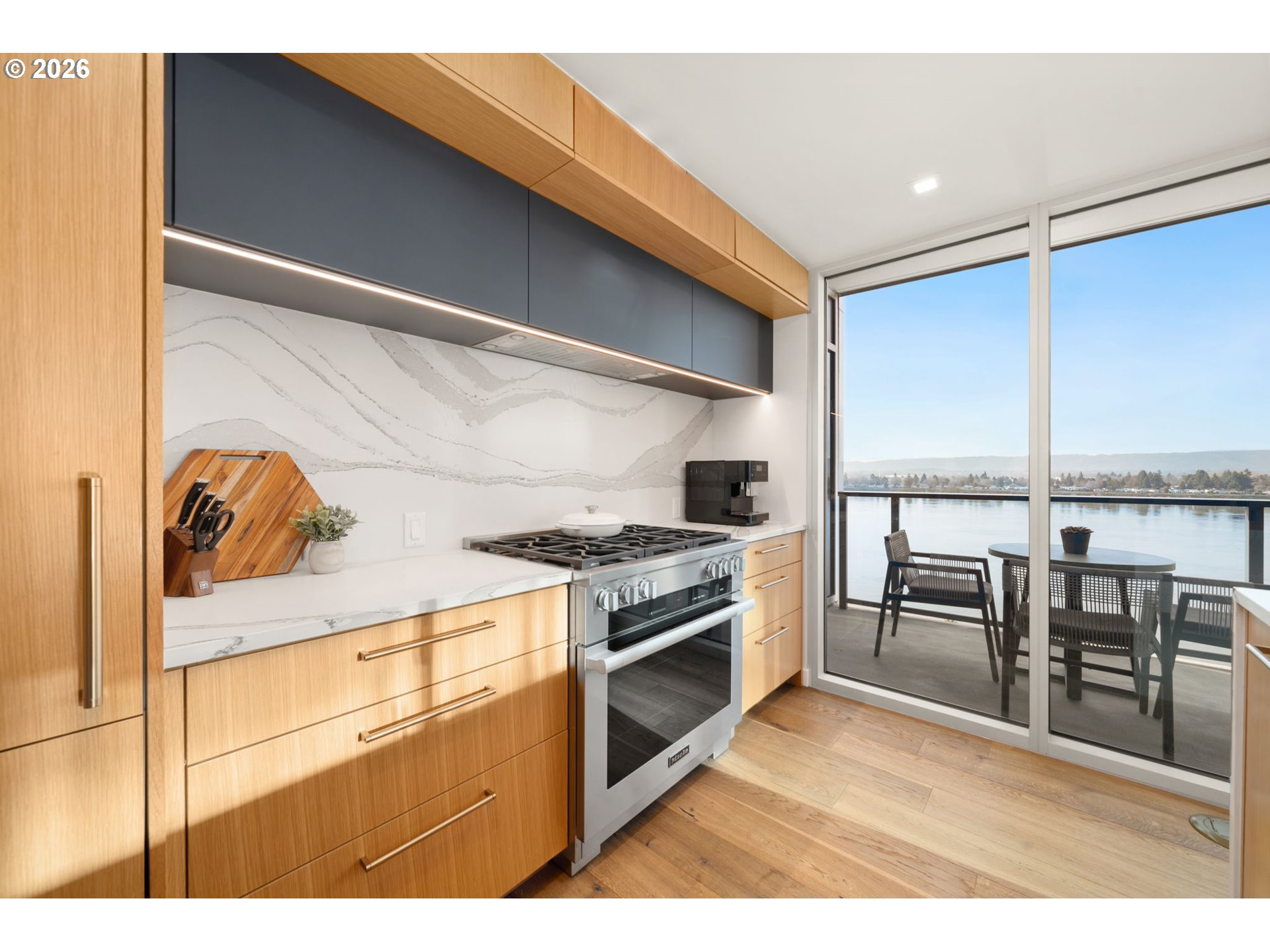 590 WATERFRONT WAY, Vancouver, 2 Bedrooms Bedrooms, ,2 BathroomsBathrooms,Residential,For Sale,WATERFRONT,0,799927952