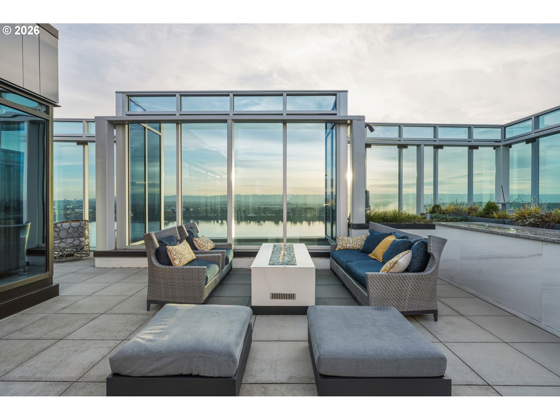 590 WATERFRONT WAY, Vancouver, 2 Bedrooms Bedrooms, ,2 BathroomsBathrooms,Residential,For Sale,WATERFRONT,0,799927952