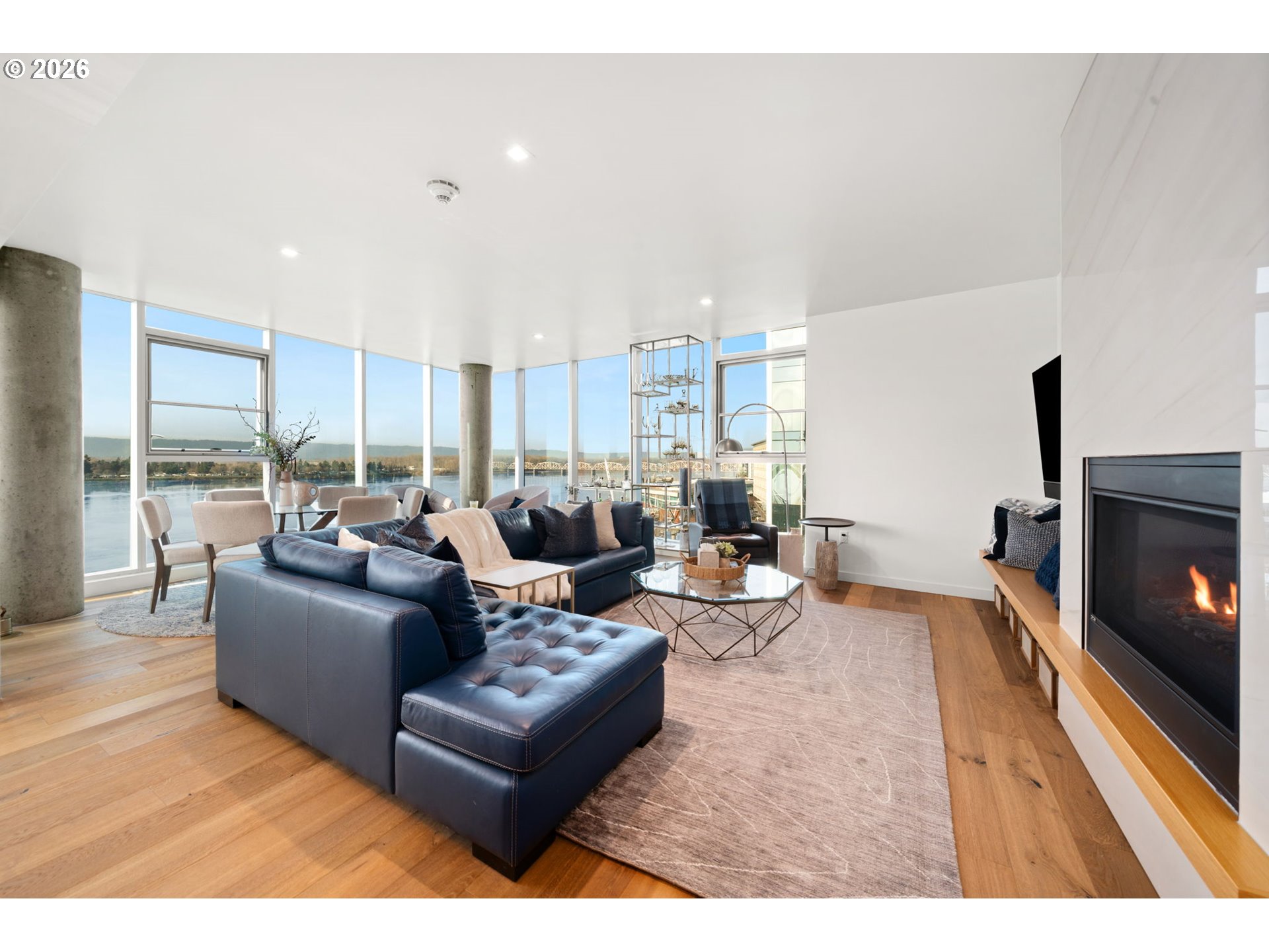 590 WATERFRONT WAY, Vancouver, 2 Bedrooms Bedrooms, ,2 BathroomsBathrooms,Residential,For Sale,WATERFRONT,0,799927952